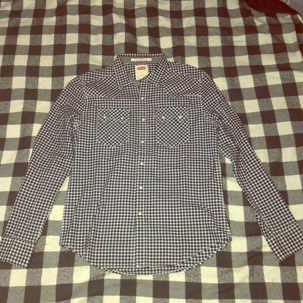 Men’s Levi casual button down